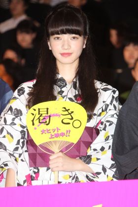 『渇き。』の舞台挨拶に登壇した小松菜奈