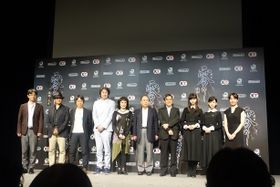 「零」の新作＆メディアミックスを発表(写真左から、菊地啓介氏、樹林伸氏、宮本茂氏、襟川陽一氏、襟川恵子氏、角川歴彦氏、井上伸一郎氏、中条あやみ、森川葵、安里麻里監督)