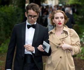 妊娠中のスカーレットと婚約者のロマン・ドリアック