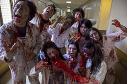 映画『Z ゼット　果てなき希望』には頭を破壊しても、細切れに切り裂いても、人肉求めて襲いかかってくるゾンビが登場