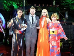 来日したニコラ・ペルツ＆ジャック・レイナーを囲んで、中川翔子、武井壮が写真撮影！