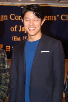 鈴木亮平が流暢な英語でスピーチ