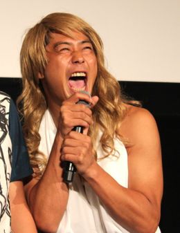 パンサー尾形が女装姿で結婚願望を語った