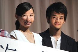 市川由衣が池松壮亮を「前貼り先生」と呼んでいた