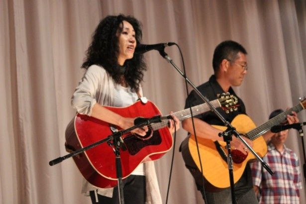 主題歌「泣くかもしれない」をMOTEL(須藤もん＆対馬照)が生演奏で披露