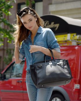 ミランダ・カーが噂の大富豪とバカンス！