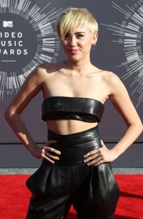 MTVビデオ・ミュージック・アワードに登場したマイリー