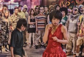 スンミ役を演じる清野菜名。アクロバティックな技にホレボレ～！