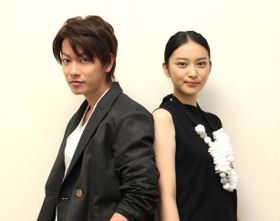 佐藤健と武井咲にインタビュー！剣心と薫は、自分にとってどんな存在？