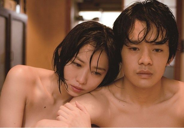 【写真を見る】市川由衣と池松壮亮が体当たりで臨んだ絡みのシーン