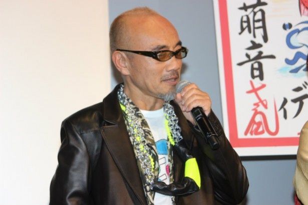 舞妓や芸姑の面倒を見る男衆・青木富夫役の竹中直人