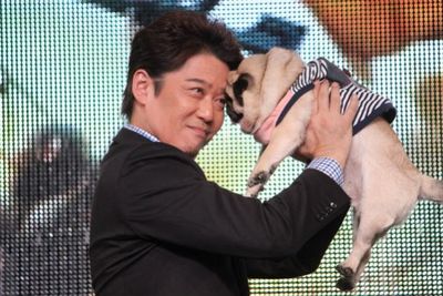 坂上忍、愛犬・森田パグゾウと『猿の惑星』ごっこ