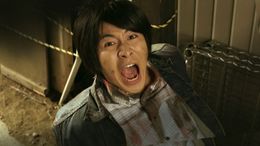 村井良大扮する童貞青年としゆきが、ゾンビに生け捕りされ飼育させられる！