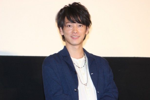 【写真を見る】佐藤健が充実感いっぱいの笑顔を見せた