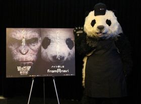 初の映画館でのアルバイトに緊張の面持ち？