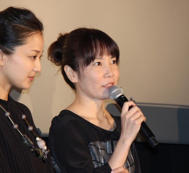 メガホンをとった安里麻里監督