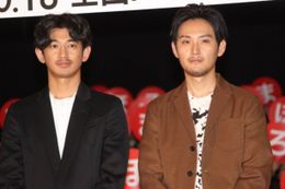 『まほろ駅前狂騒曲』の完成披露試写会に登壇した瑛太と松田龍平