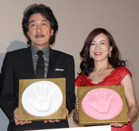 役所広司、原田美枝子の手形が完成！