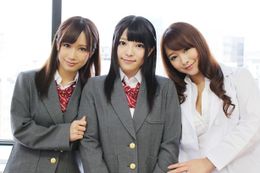 『ゴッドタン キス我慢選手権 THE MOVIE2 サイキック・ラブ』に出演した小島みなみ、上原亜衣、白石茉莉奈(写真左から)