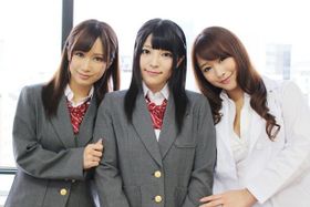 『ゴッドタン キス我慢選手権 THE MOVIE2 サイキック・ラブ』に出演した小島みなみ、上原亜衣、白石茉莉奈(写真左から)