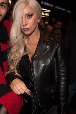 デビュー当時、性の食い物にされたと激白したガガ