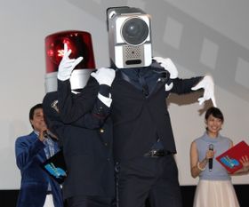 パトランプ男がカメラ男を逮捕！