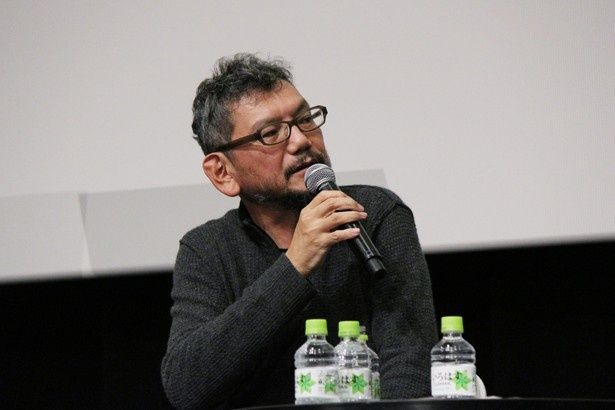 庵野の作品で主演を務めた岩井俊二について「現場でずっと『リリイ・シュシュのすべて』を書いてました」と明かした