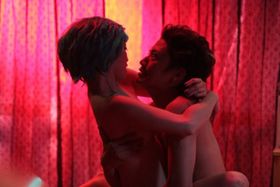 仮面ライダーディケイドで人気となった井上正大演じる真田と過激なラブシーンを見せる沙織役の岩佐真悠子