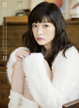 2015年版のカレンダーでさまざまな表情を見せる優希美青