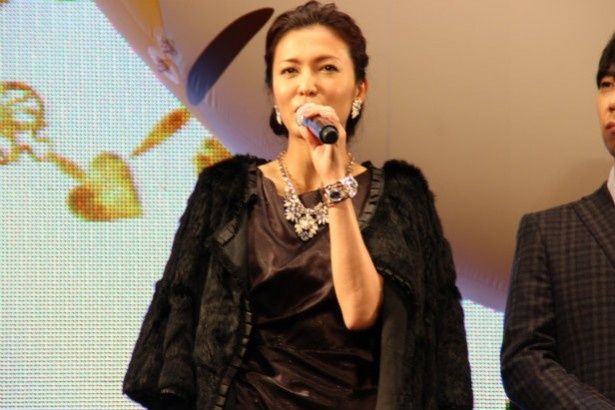 大臣役の安蘭けい