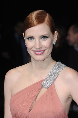 ハプニングでドレスの裾を踏まれてしまったジェシカ