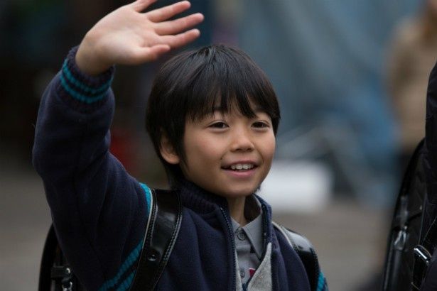 事件に遭うまでは、屈託ない笑顔で笑える少年だった桂人(土師野隆之介)