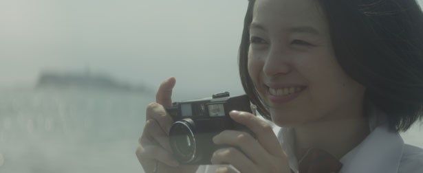 清野菜名が主演する『寄り添う』。地方都市に暮らす女子高生役に