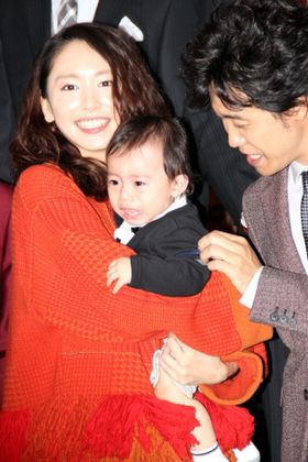新垣結衣、劇中の息子役の赤ちゃんと再会！