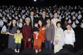 初日舞台あいさつに登場したメンバー