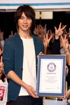 360人との「だるまさんが転んだ」でギネス世界記録を達成した福士蒼汰