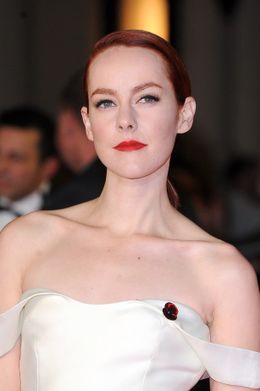 ジェナ・マローンが大胆なポーズ！