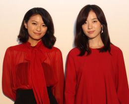 榮倉奈々、豊川悦司の愛の告白に汗止まらず。足キスシーンは