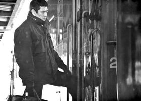 海外でも高倉健の訃報が大きく取り上げられている。写真は『駅 STATION』(81)