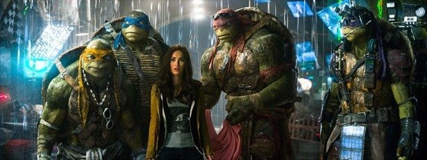 【写真を見る】悪の手から街を守る4人のカメでニンジャなヒーロー！