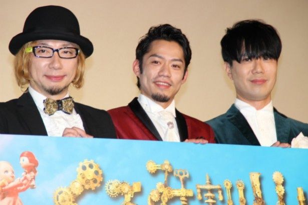 3人が笑顔で『くるみ割り人形』をアピールした