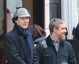 「SHERLOCK/シャーロック」でホームズとワトソンを演じるベネディクト・カンバーバッチとマーティン・フリーマン