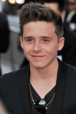 ブルックリン・ベッカムもショッピングモールで買い物をする！