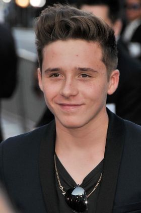 ブルックリン・ベッカムもショッピングモールで買い物をする！