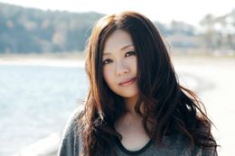 映画｢悼む人｣の主題歌｢旅路｣を歌う熊谷育美