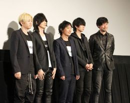トークイベントに登壇したBUMP OF CHICKEN(左から直井由文、藤原基央、升秀夫、増川弘明)と山崎貴監督