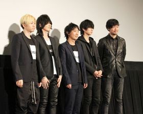 トークイベントに登壇したBUMP OF CHICKEN(左から直井由文、藤原基央、升秀夫、増川弘明)と山崎貴監督