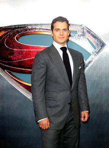 格闘家のジーナ・カラーノと破局したヘンリー・カヴィル