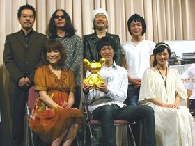 上段左から・田口トモロヲ監督、みうらじゅん、リリー・フランキー、峯田和伸　下段左から・堀ちえみ、渡辺大知、臼田あさ美