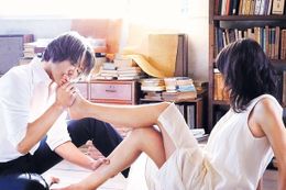榮倉奈々、豊川悦司の愛の告白に汗止まらず。足キスシーンは
